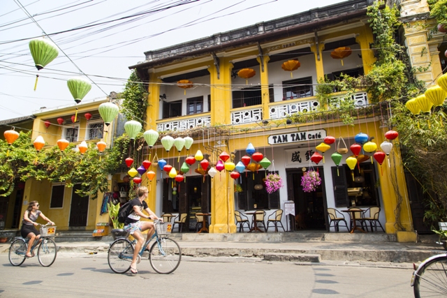Vista de la calle en la antigua ciudad de Hoi An, patrimonio mundial de la UNESCO