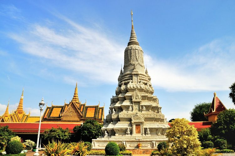palacio-royal-experiencia de luna de miel en Vietnam y Camboya
