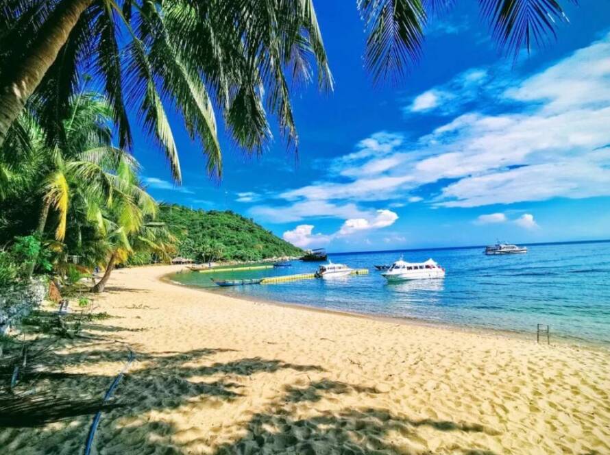 Viajeros explorando Vietnam y Camboya durante un viaje a Vietnam y Camboya 15 días precio optimizado