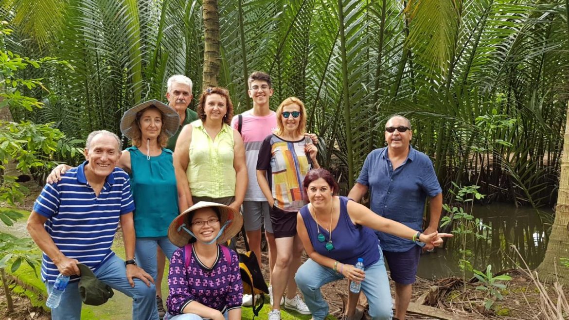 Viajeros visitan el Mekong, Vietnam