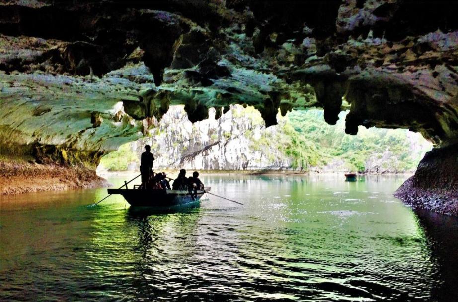 cosas que hacer en Cat Ba, Cai Beo, pueblo flotante 