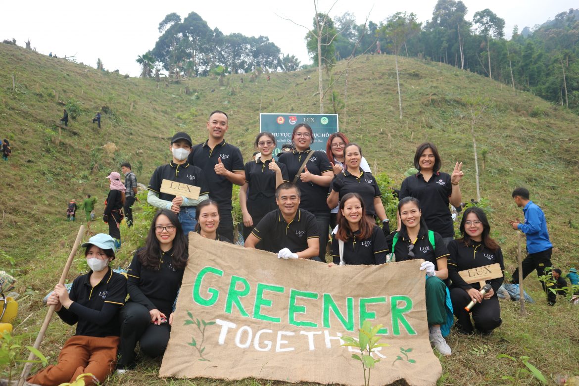 Plantación de árboles en Yen Bai, Fundación Luxgroup