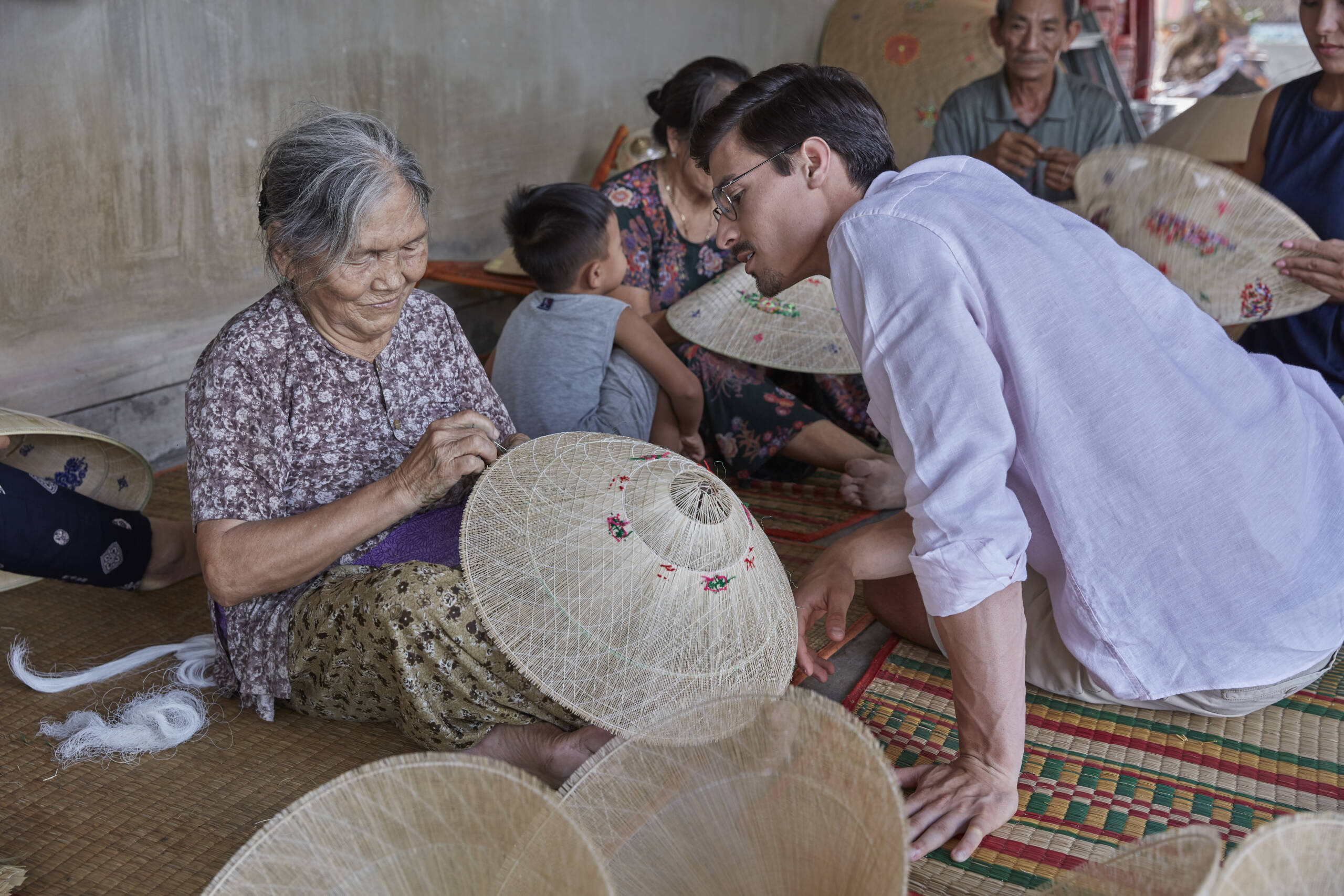 agencia viajes a vietnam - Experimenta la fabricación de sombreros en Vietnam.