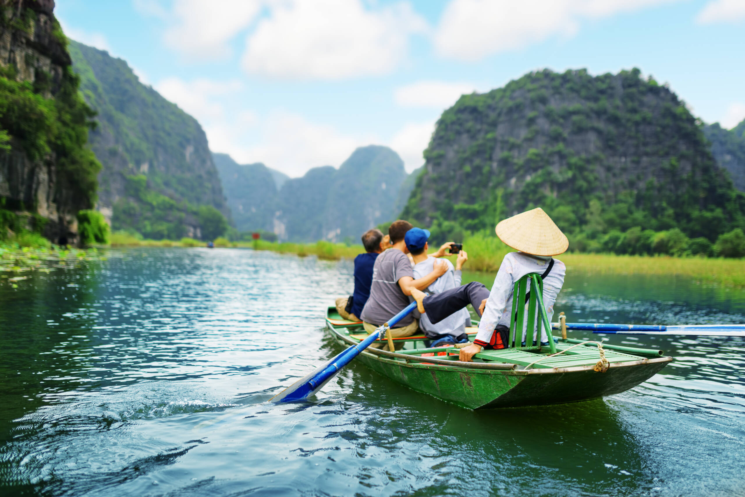 viaje por vietnam 10 dias Noviembre frente a la temporada alta: turistas, costes y experiencia