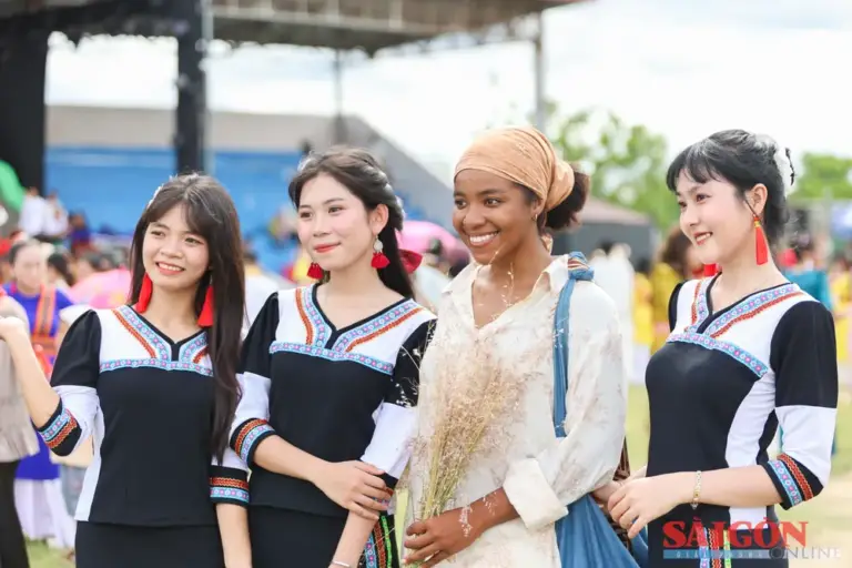 Durante tus viajes a Vietnam, descubre la riqueza cultural de la comunidad cham a través de sus tradiciones, su artesanía, su gastronomía y su singular patrimonio histórico.
