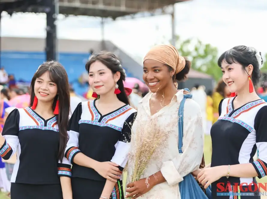 Durante tus viajes a Vietnam, descubre la riqueza cultural de la comunidad cham a través de sus tradiciones, su artesanía, su gastronomía y su singular patrimonio histórico.