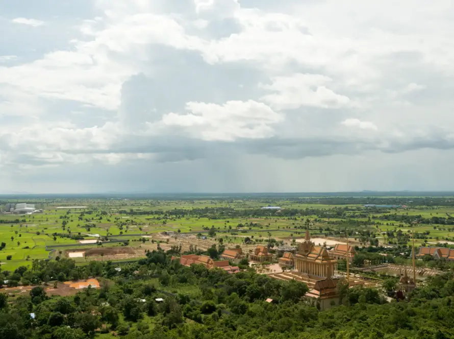 Descubre flores, patrimonio y paisajes en vietnam y camboya en 10 días a finales de 2026, con experiencias culturales y rutas a medida.