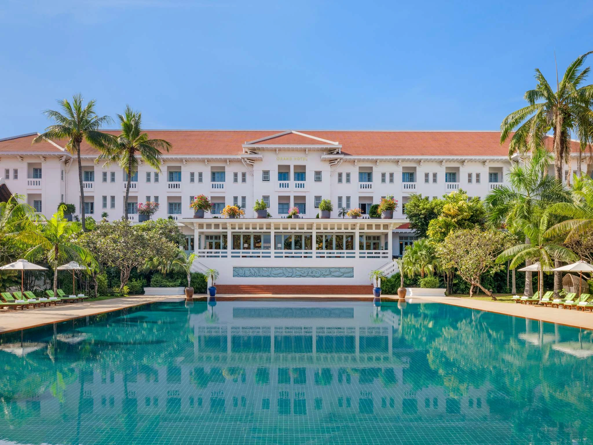 En un viaje de vietnam y camboya 10 dias, el hotel se convierte en parte de la experiencia cultural, ofreciendo diseño local, hospitalidad auténtica y conexión con el destino.