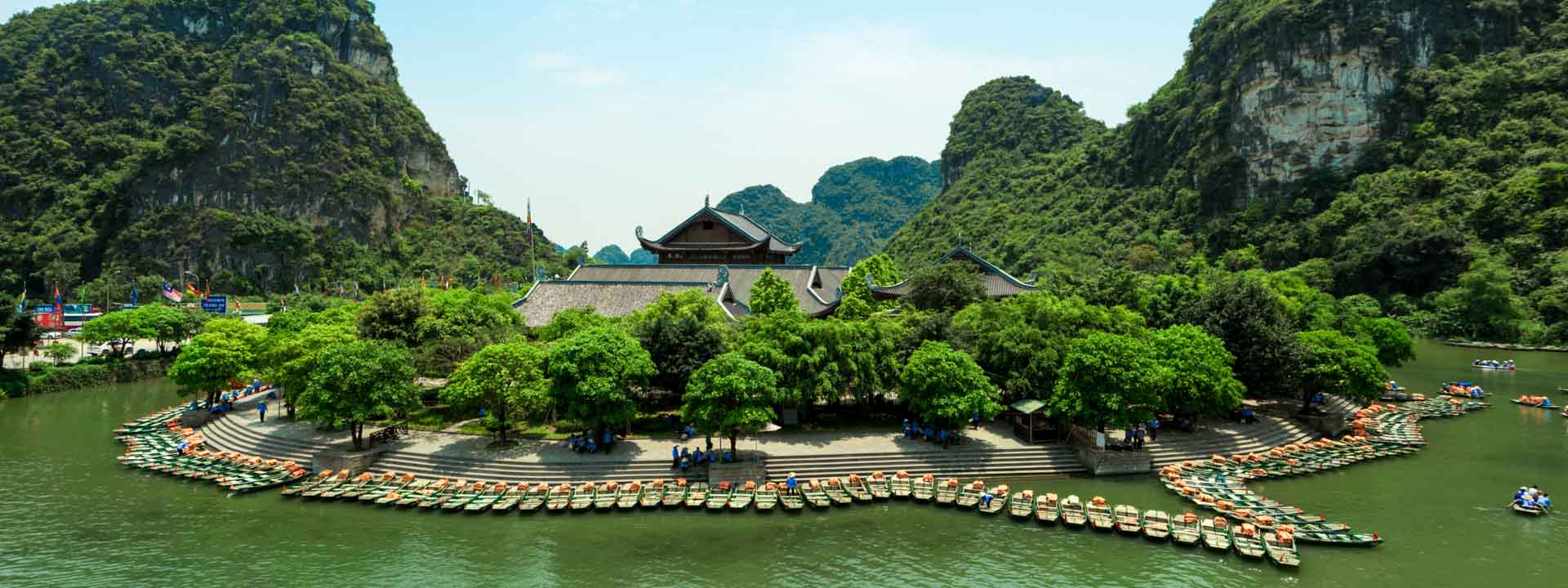Templos Hoa Lu – Barco en la bahía de Halong seca