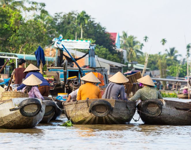Navega por el Delta del Mekong y vive la vida local en sus canales.