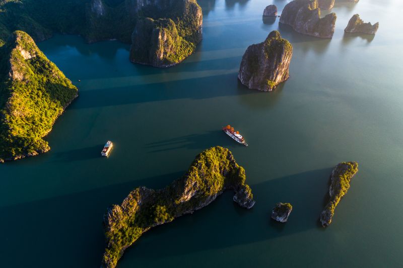 Bahía de Ha Long - Hanoi - Vuelo a Hue [D/Br] 